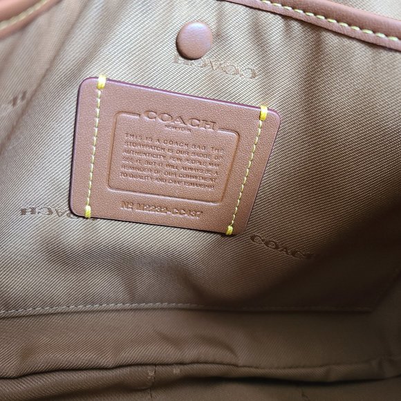 💢SOLD💢Coach Cary crossbody - Picture 4 of 8